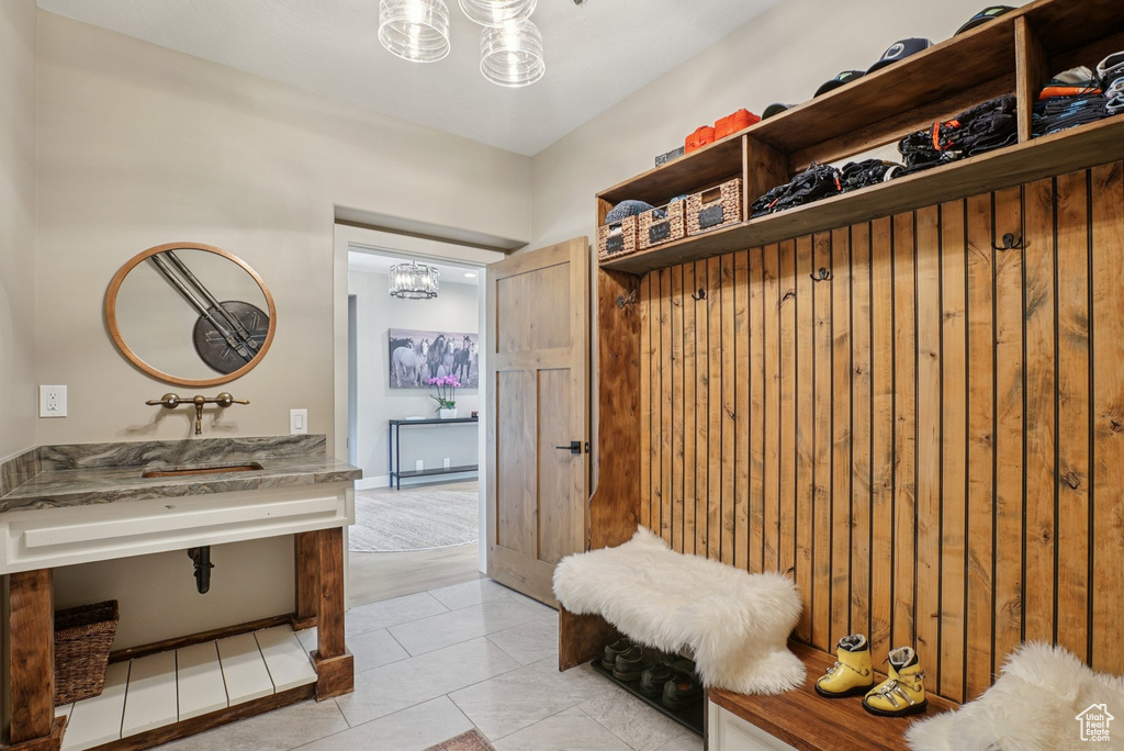 Mudroom with a chandelier and light tile patterned flooring