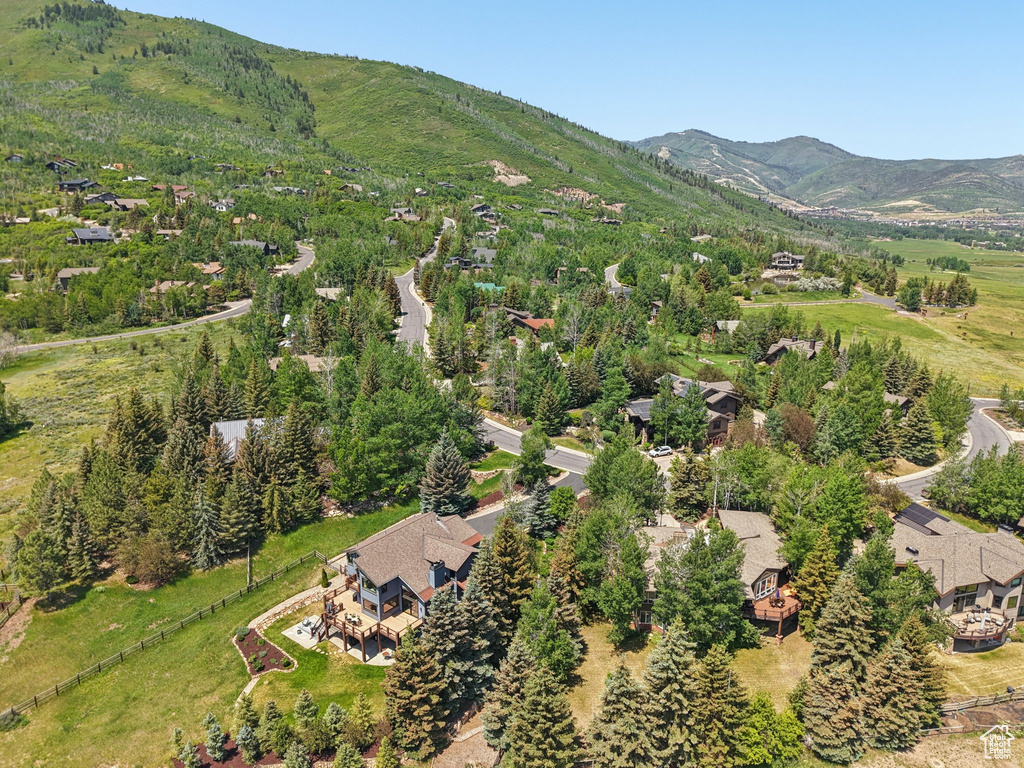 Bird\'s eye view of a mountainous background
