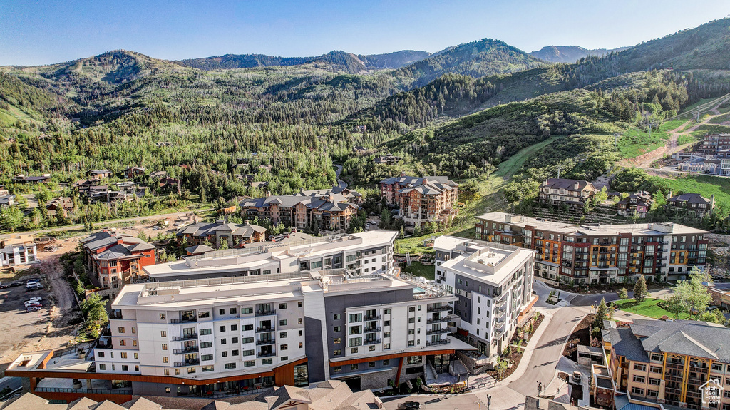 Bird\'s eye view of a mountainous background
