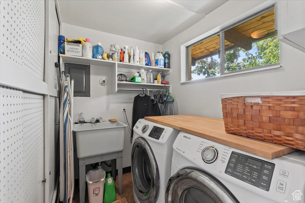 Washroom with washer and clothes dryer