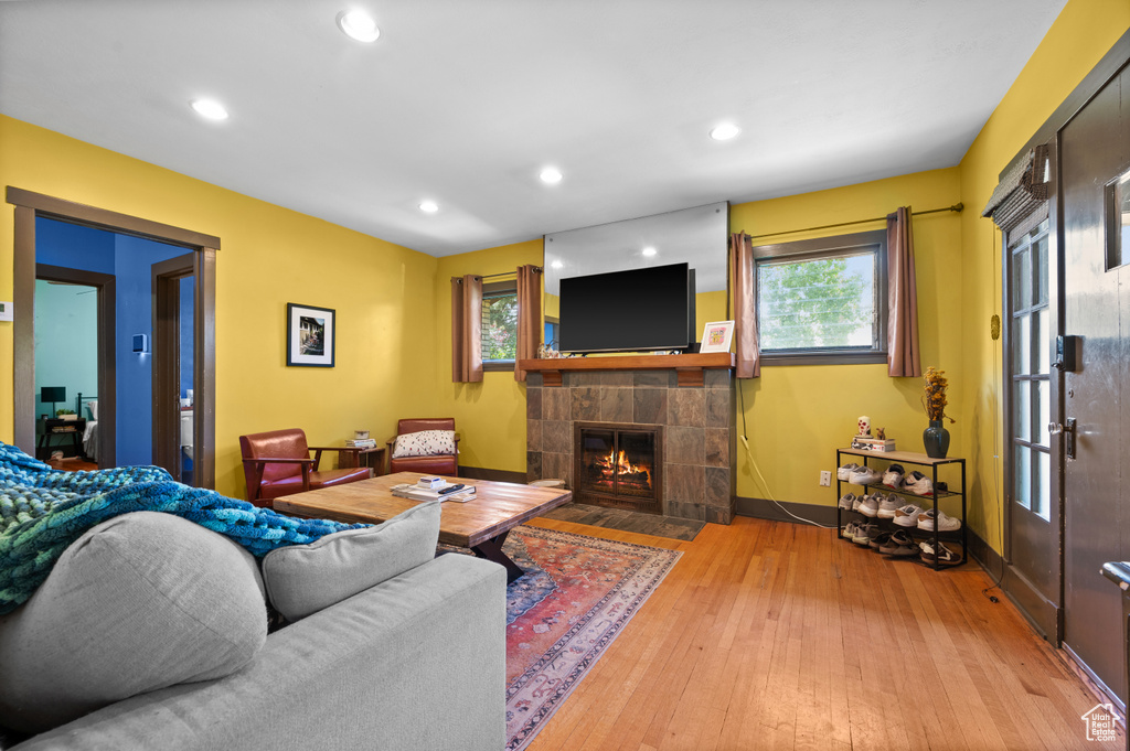 Living room with hardwood / wood-style flooring, a fireplace, recessed lighting, and healthy amount of natural light