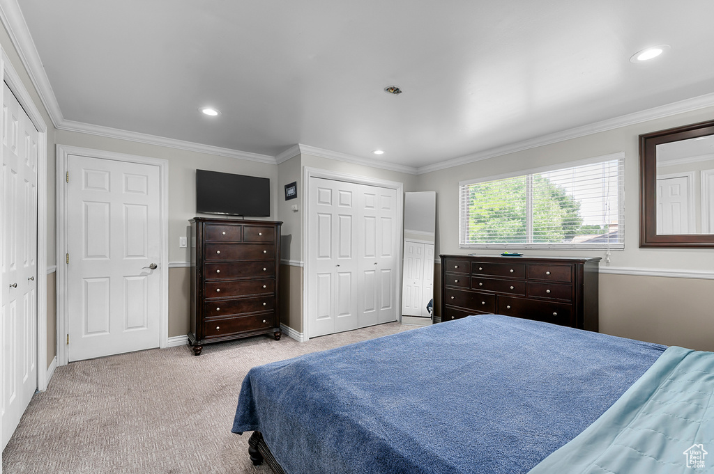 Bedroom with crown molding, carpet flooring, and recessed lighting