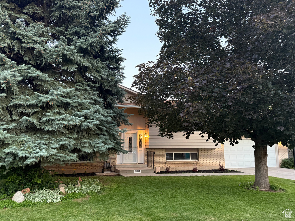 3841 W BLUEBIRD CIR West Valley City, UT 84120