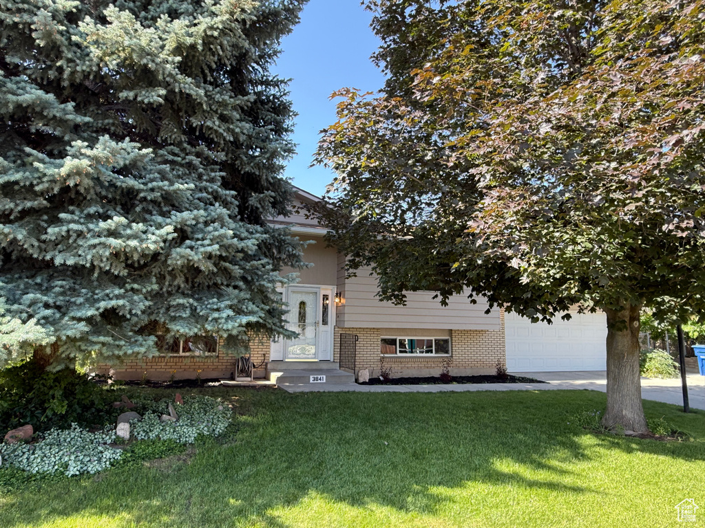 3841 W BLUEBIRD CIR West Valley City, UT 84120