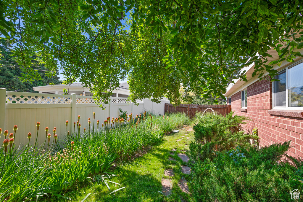 1543 E WINWARD DR Holladay, UT 84117