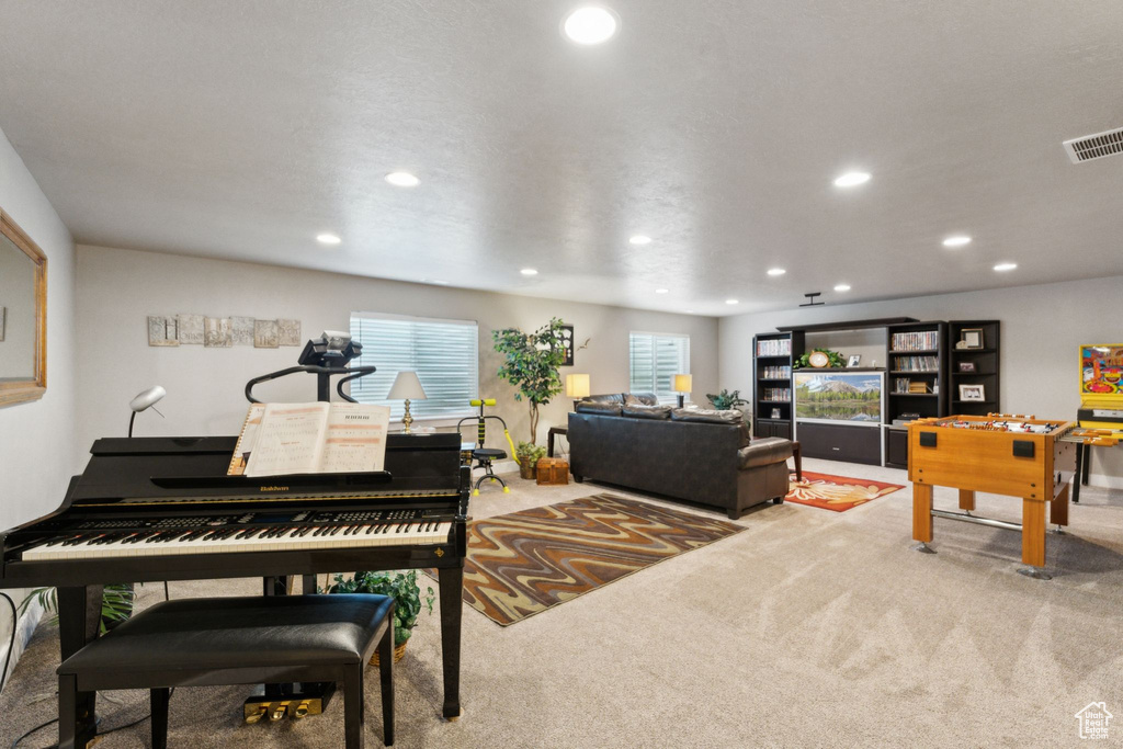 Living area featuring carpet and recessed lighting