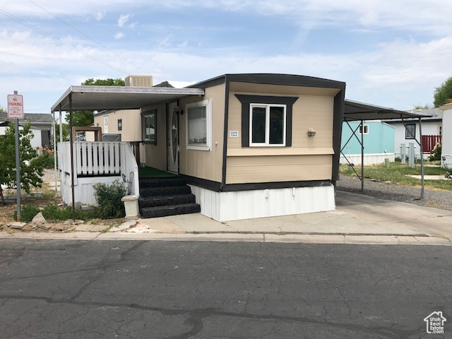 View of manufactured / mobile home