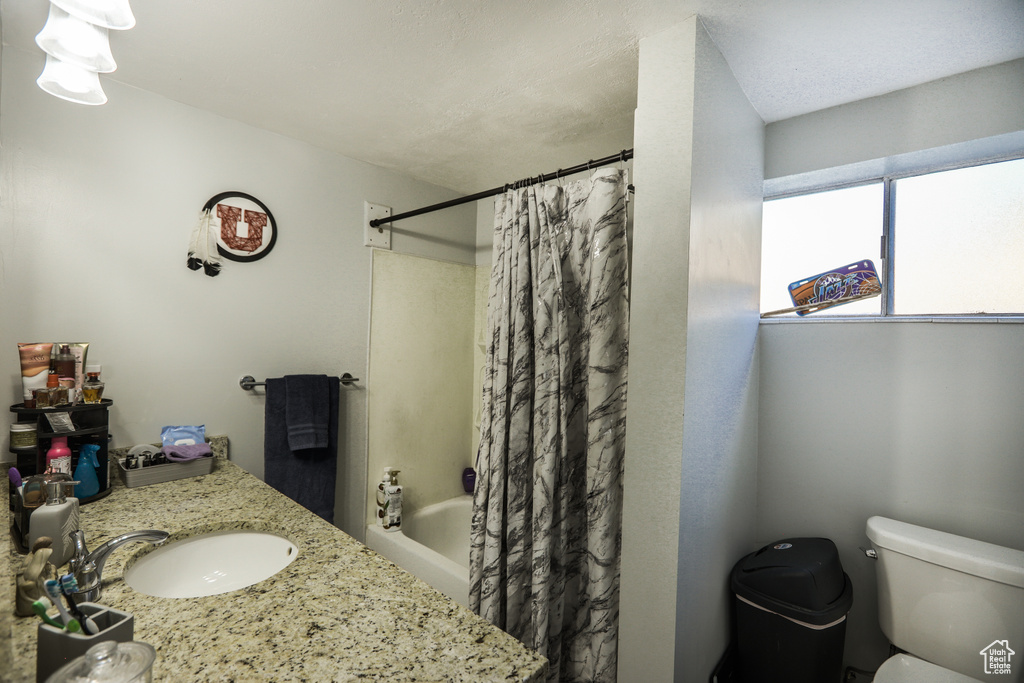 Bathroom with shower / tub combo and vanity
