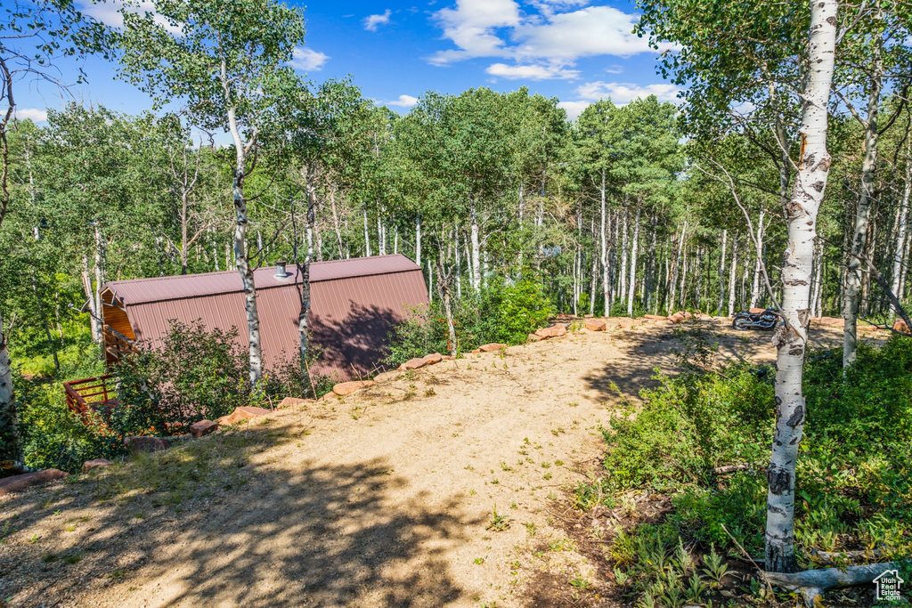 View of yard with a pole building and an outdoor structure