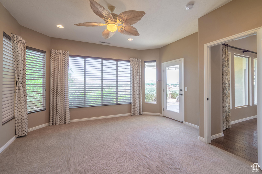 Unfurnished room featuring a smoke detector, a ceiling fan, healthy amount of natural light, and recessed lighting