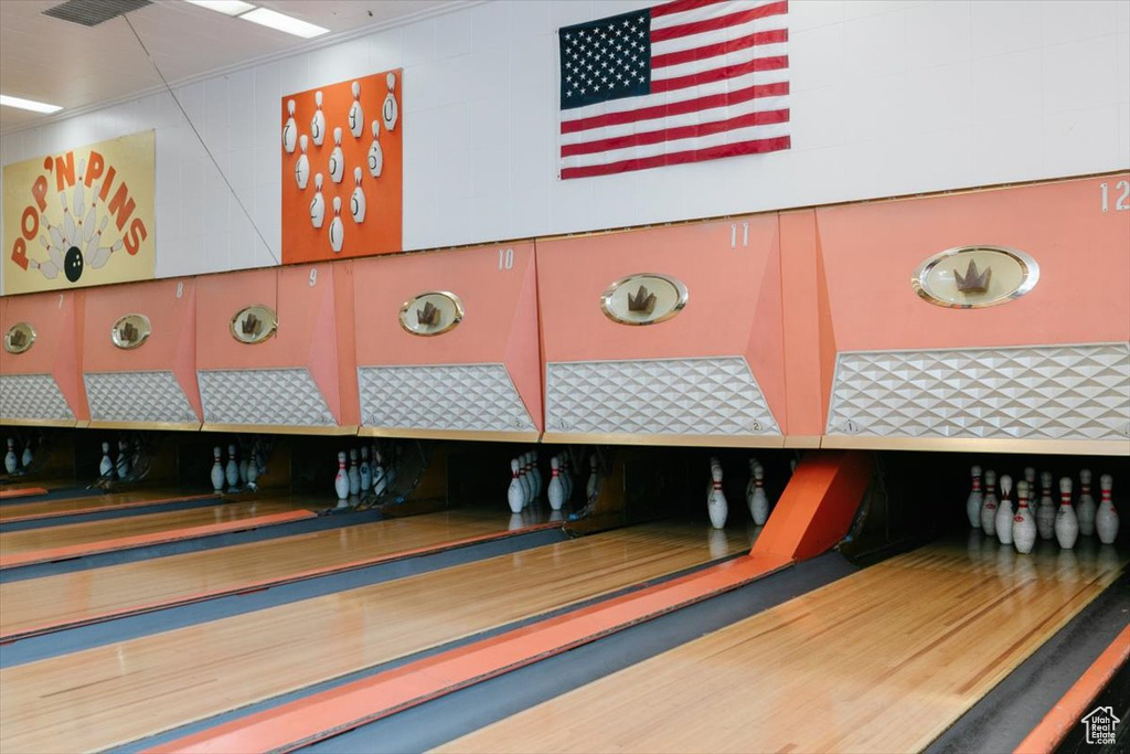 Detailed view of bowling