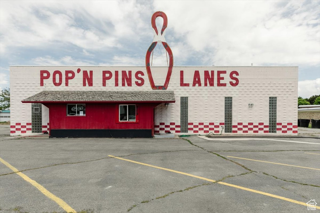 View of building exterior featuring uncovered parking