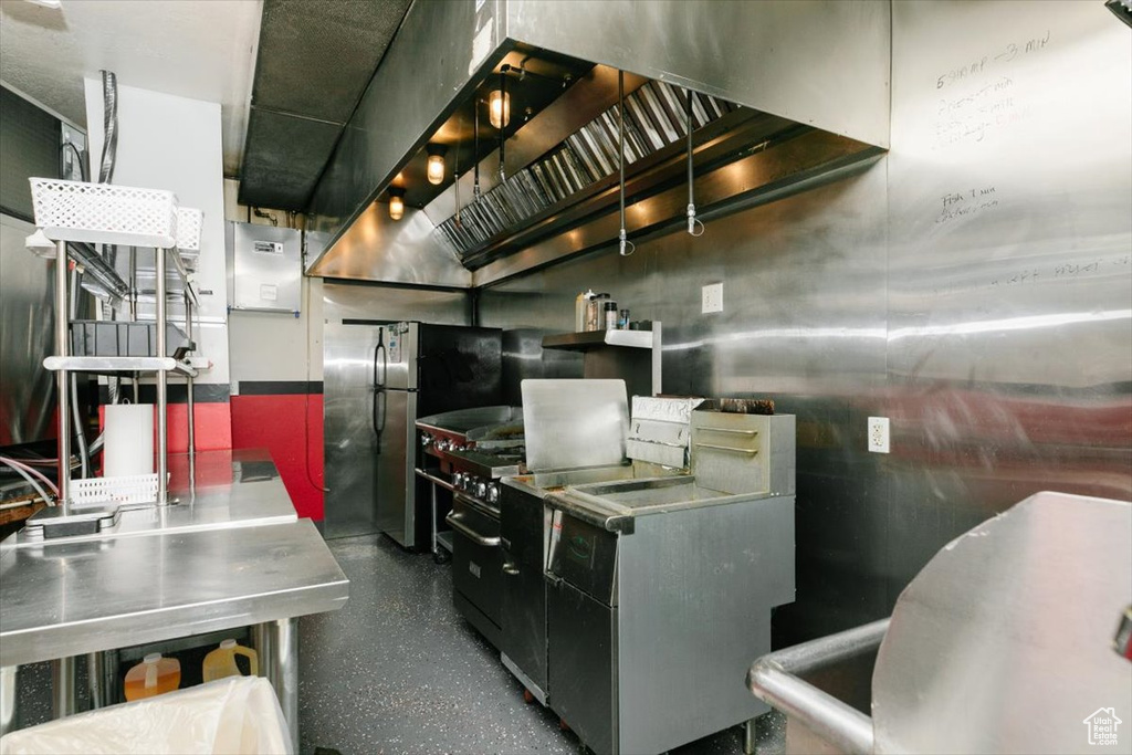 Kitchen with freestanding refrigerator