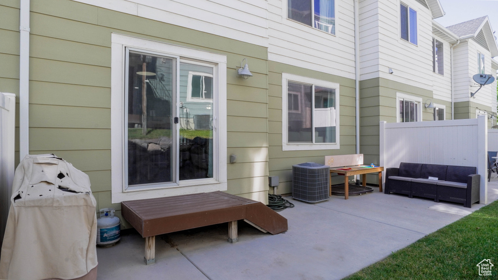 View of patio / terrace featuring an outdoor living space