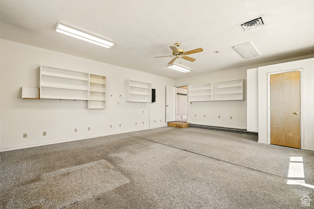 Spare room with a ceiling fan and carpet flooring