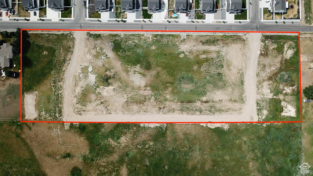 Aerial view of residential area featuring property parcel outlined