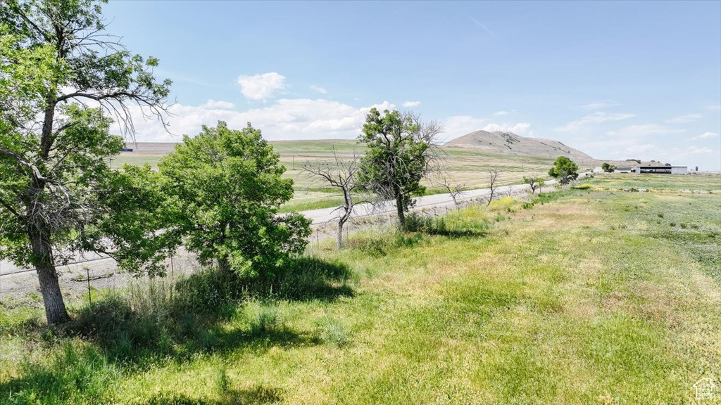 View of yard with a view of countryside