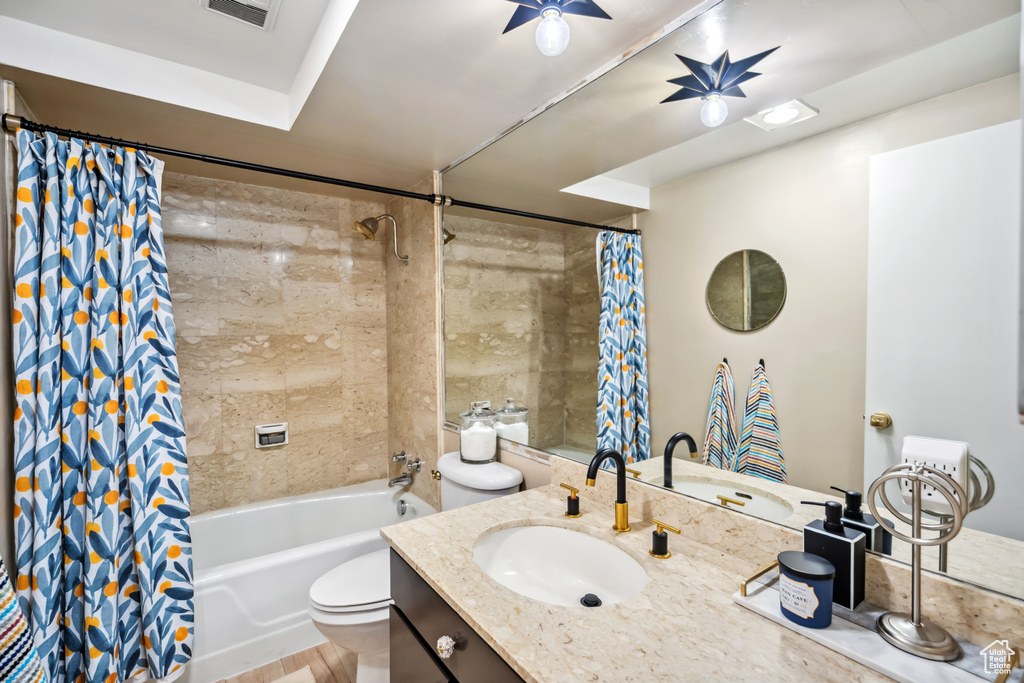 Bathroom with vanity and shower / tub combo with curtain