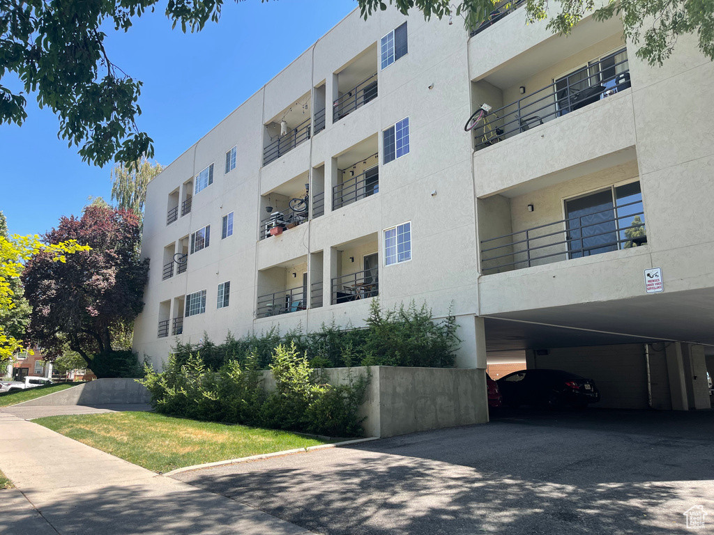 View of apartment building / complex