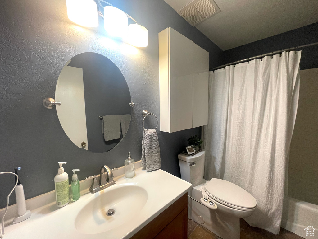Bathroom with vanity and shower / bathtub combination with curtain
