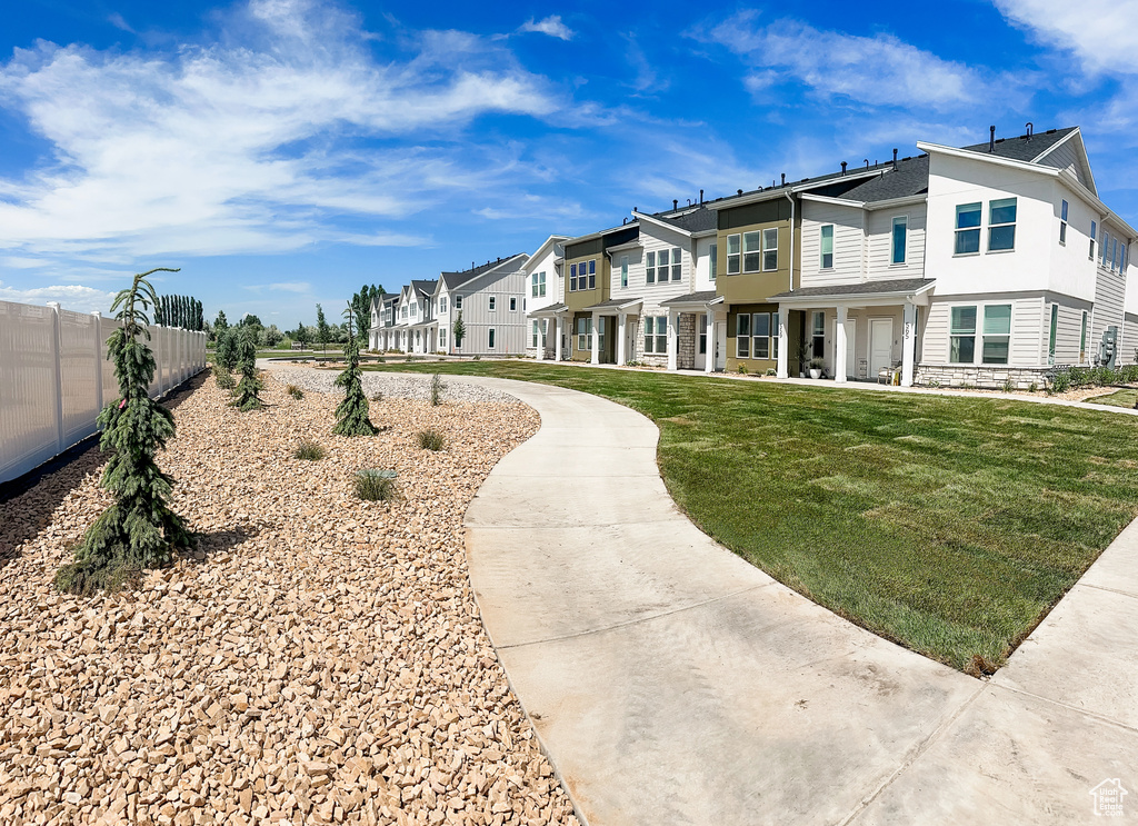 Surrounding community featuring a residential view