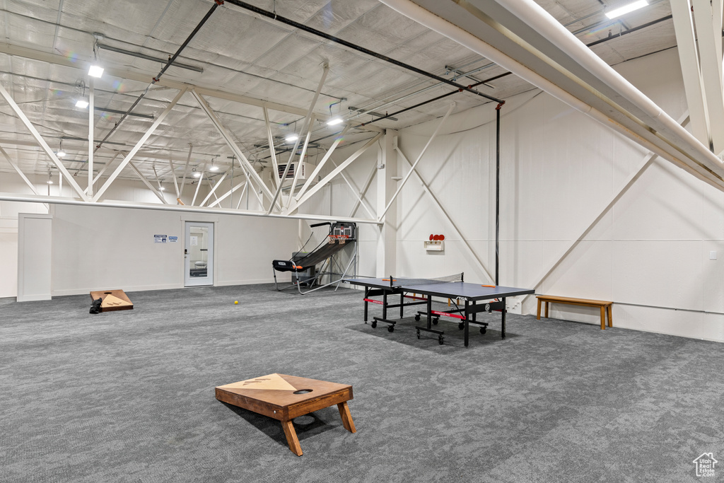 Game room with carpet flooring