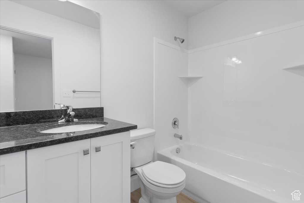 Full bath with vanity and bathing tub / shower combination