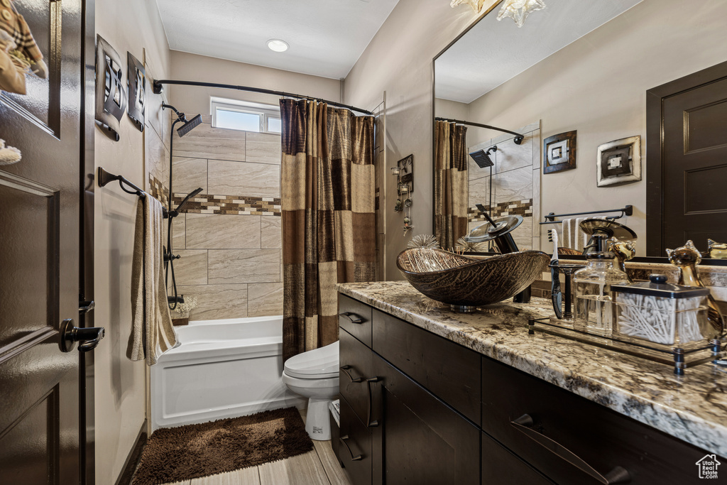 Bathroom with shower / tub combo with curtain and vanity