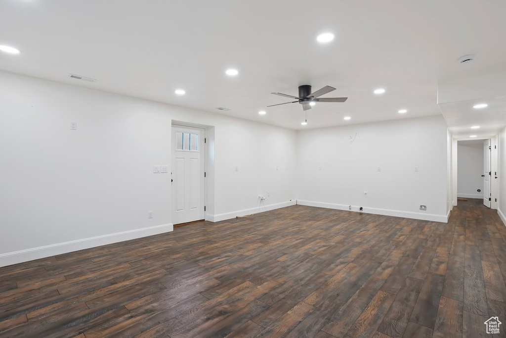 Empty room with dark wood-style flooring, a ceiling fan, and recessed lighting