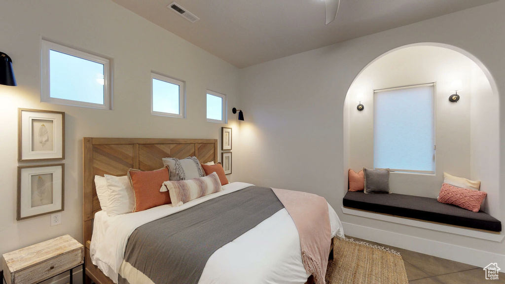 Bedroom with arched walkways