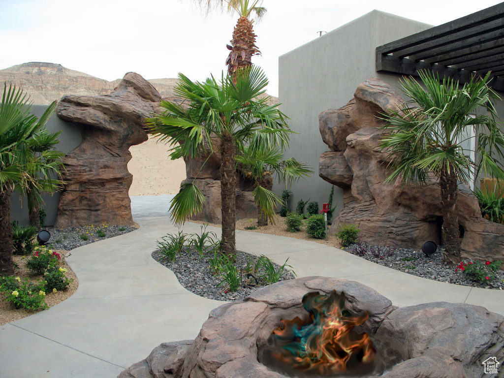 View of property\'s community with a mountain view
