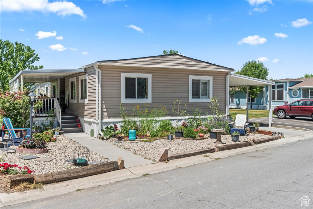Manufactured / mobile home with an attached carport and a porch