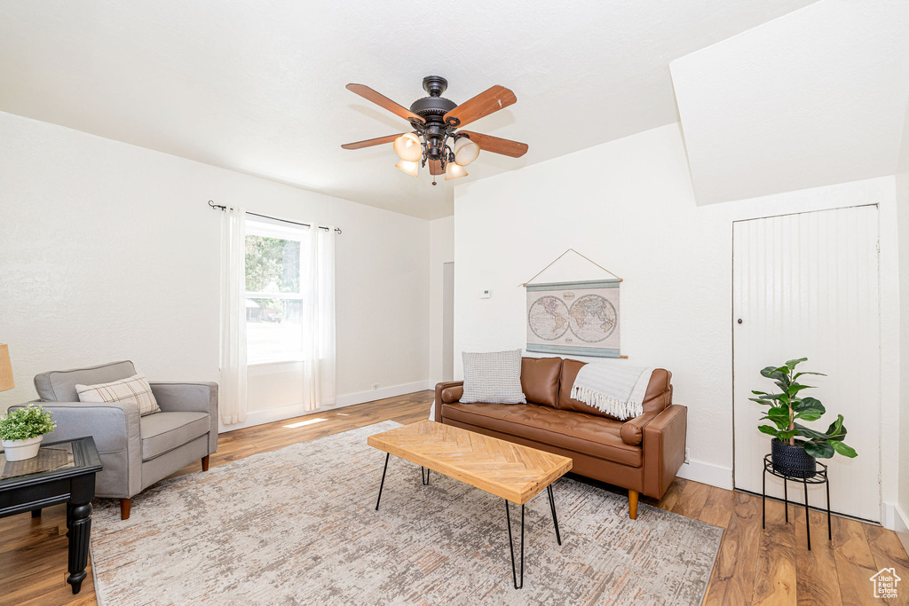 Living room with a ceiling fan and light wood-style flooring