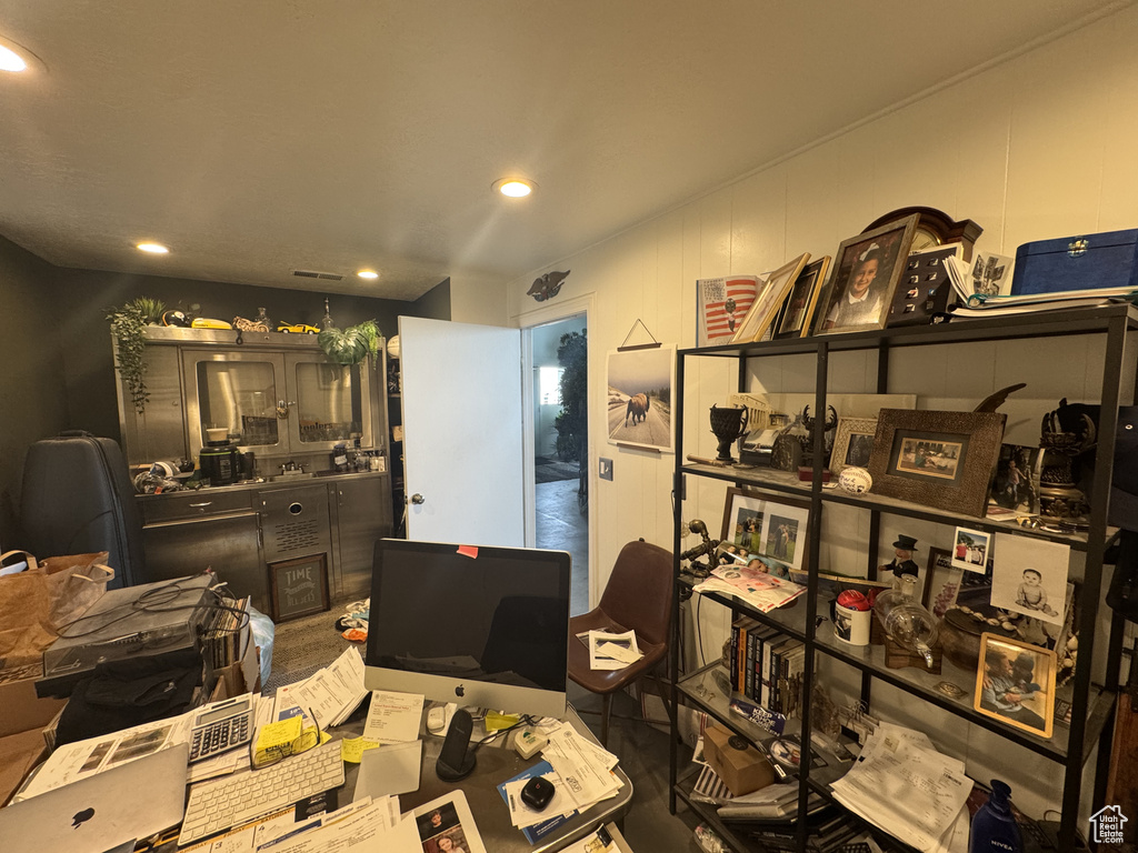 Home office featuring recessed lighting