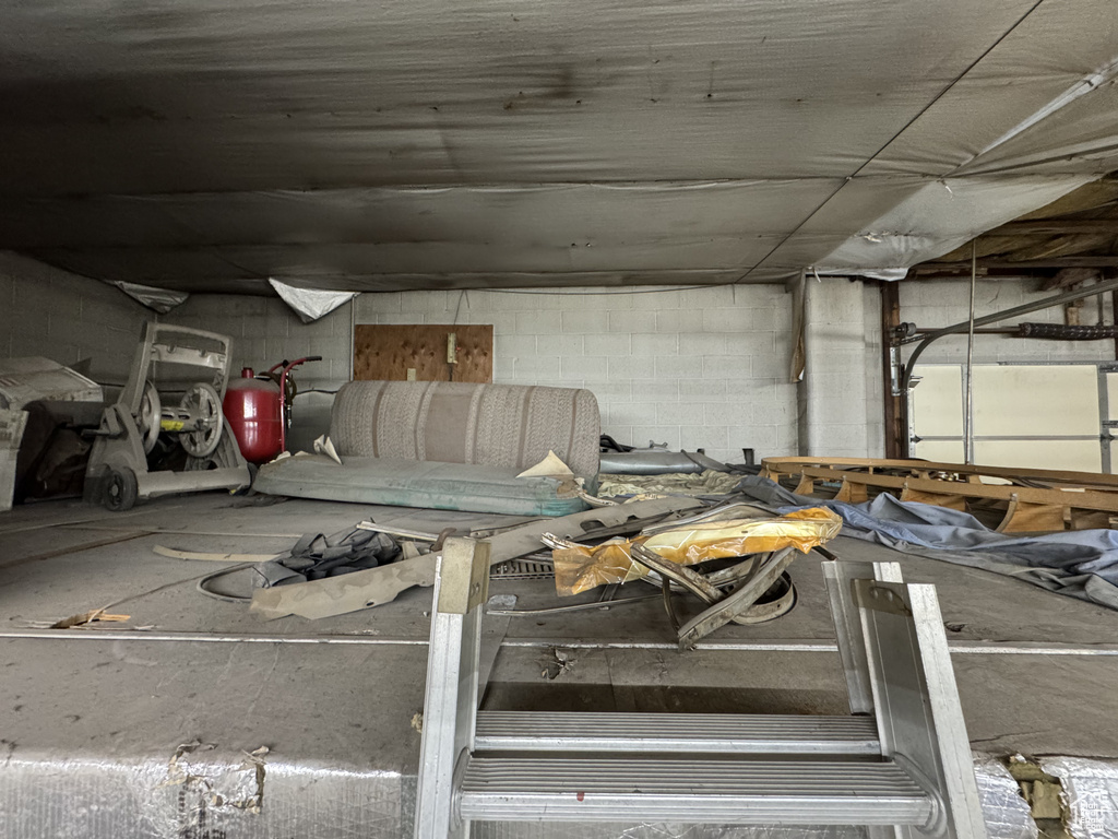 Miscellaneous room with concrete block wall