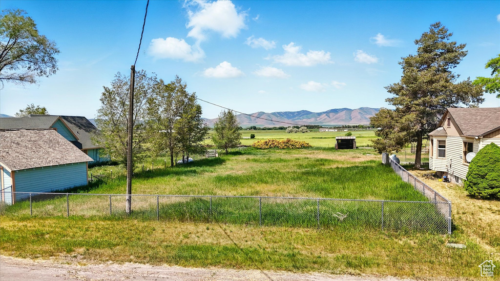 View of yard with a mountain view and a rural view