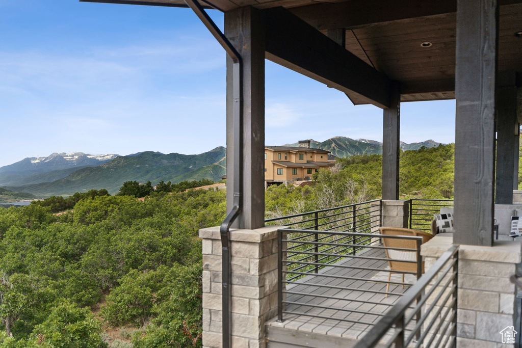 Balcony featuring a mountain view