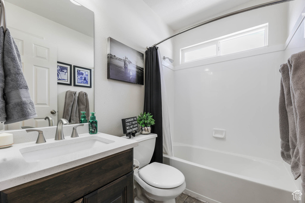 Full bath with vanity and shower / tub combo with curtain