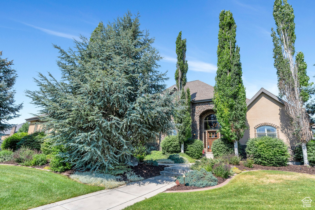 View of front of home with a front lawn