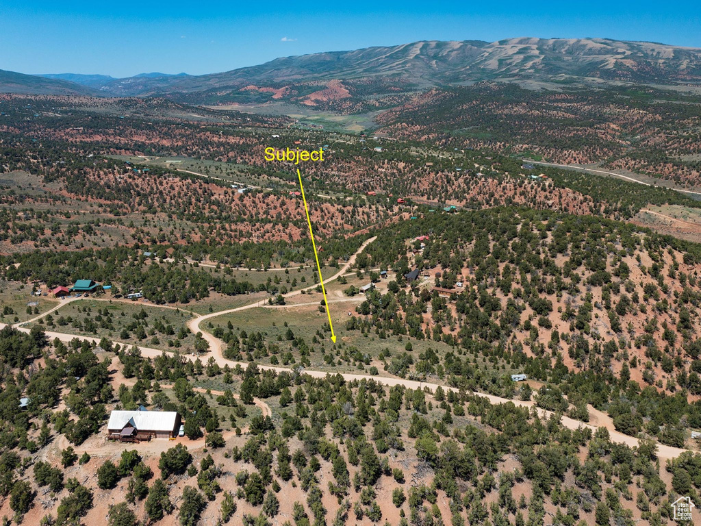 View of property location featuring a mountainous background and property boundaries highlighted
