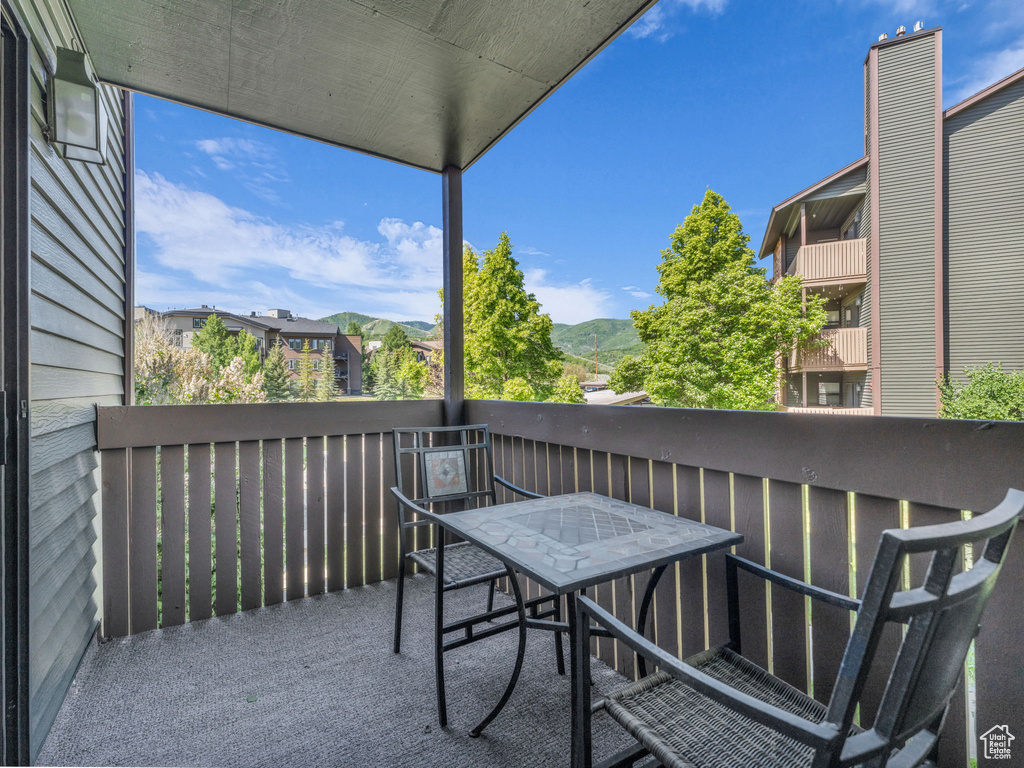 Balcony featuring a mountain view
