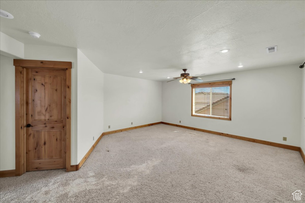Unfurnished room featuring carpet flooring, a ceiling fan, a smoke detector, recessed lighting, and a textured ceiling