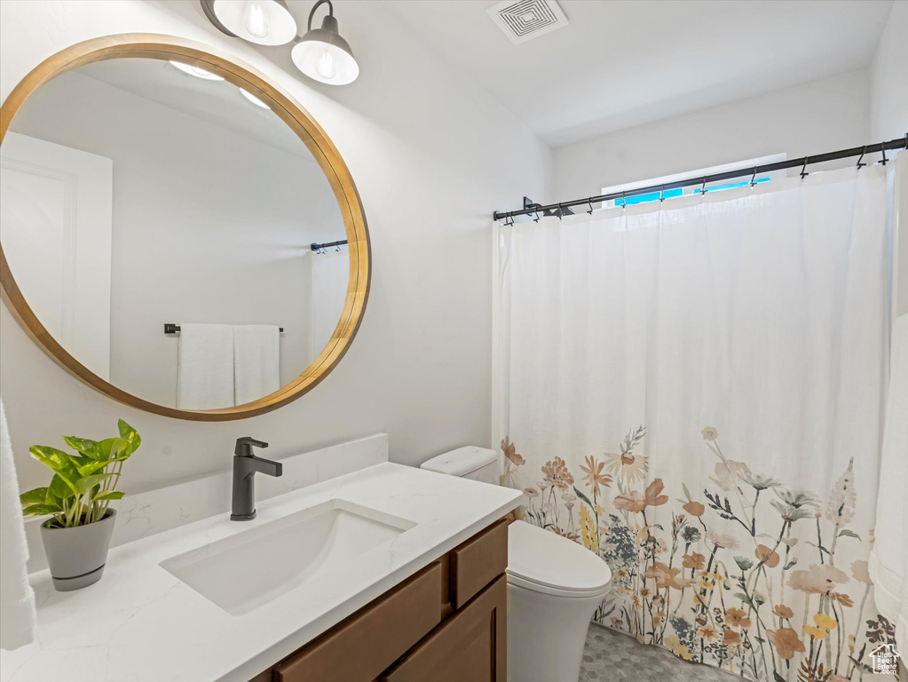 Full bath with vanity and a shower with shower curtain