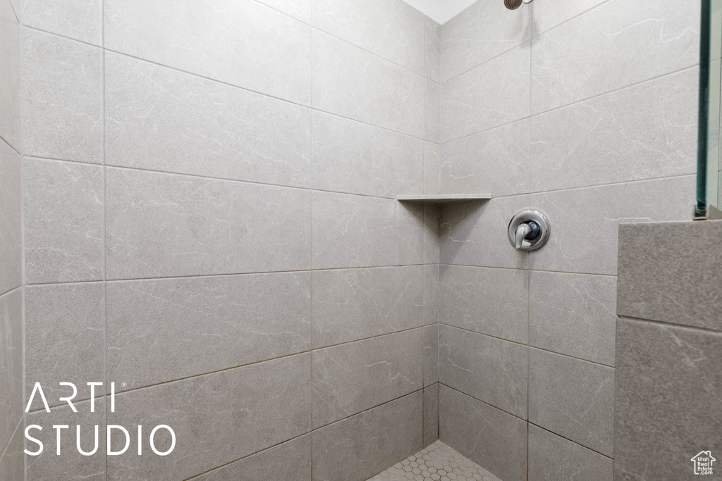Bathroom featuring tiled shower