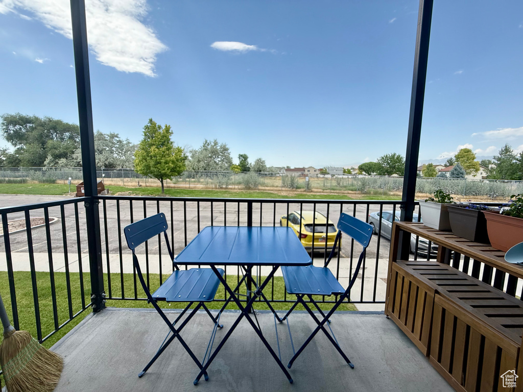 Balcony featuring outdoor lounge area