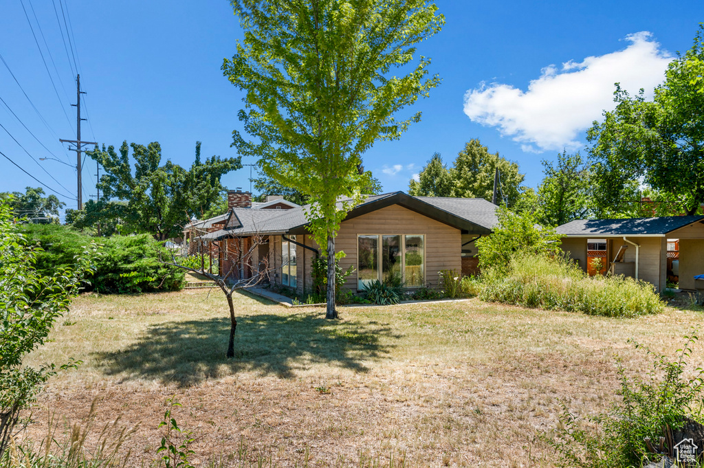 View of front of house with a front yard