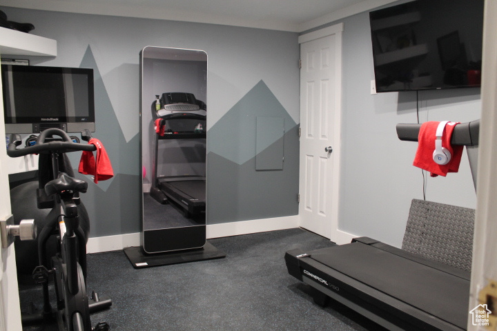 Workout room featuring baseboards