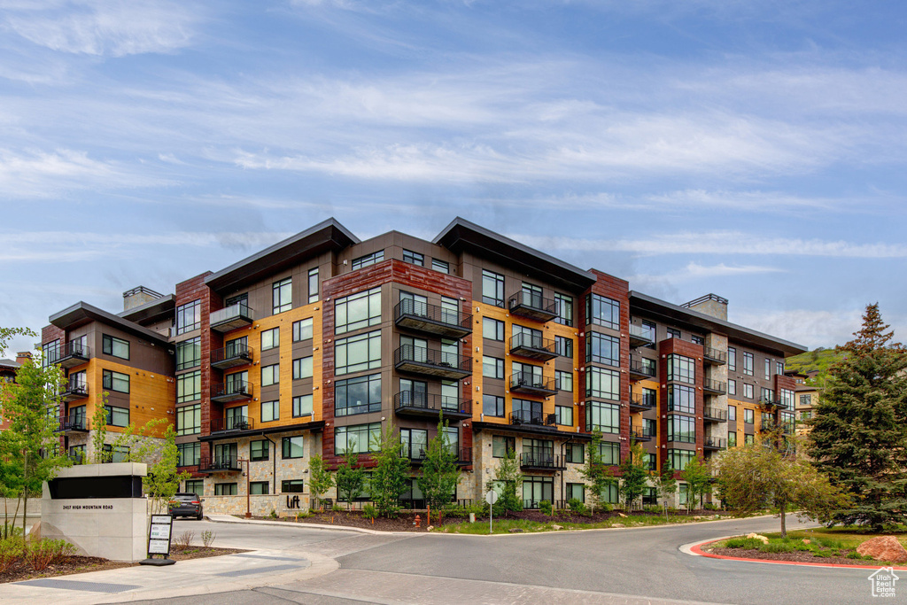 View of apartment building / complex