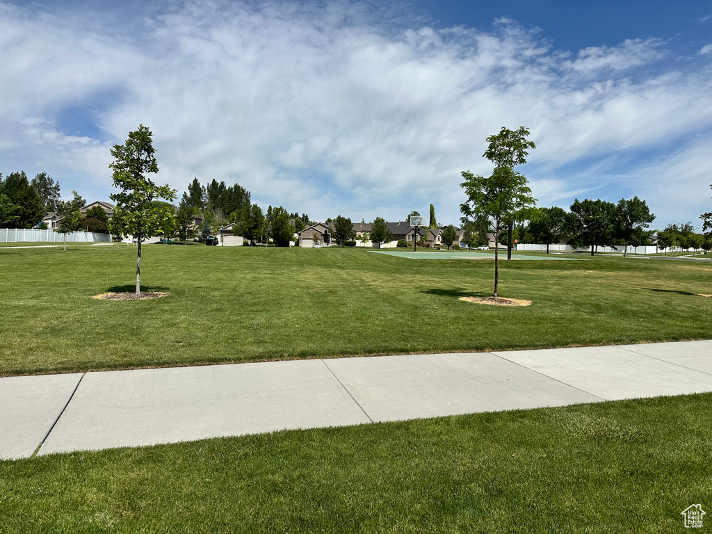 Surrounding community with a yard