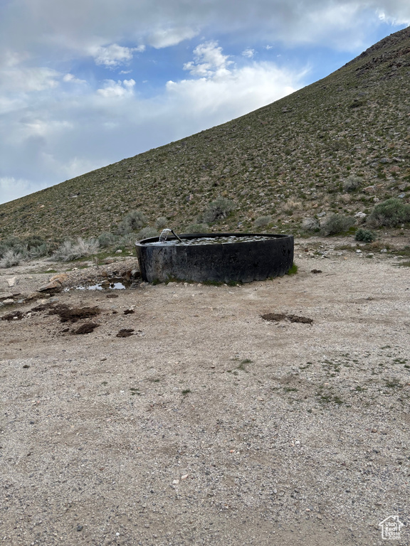 View of yard featuring a mountain view
